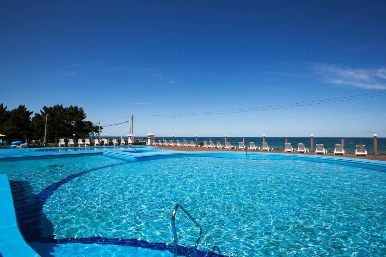 Benikea San&Bada Jumunjin Resort Gangneung Exteriör bild