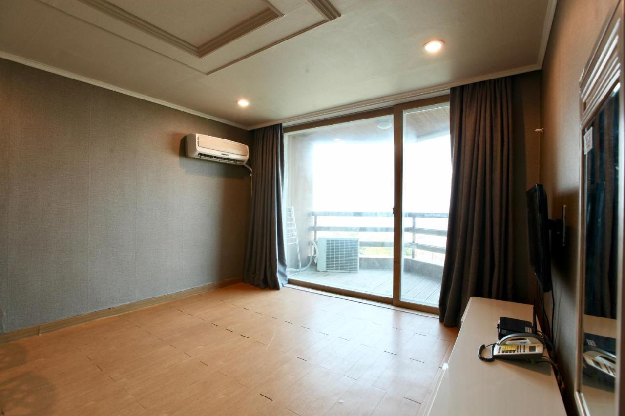 Benikea San&Bada Jumunjin Resort Gangneung Exteriör bild